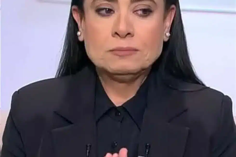 نشوى مصطفى تبكي في أول ظهور لها