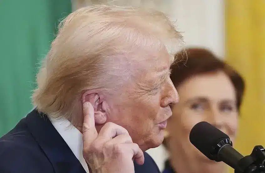 ترامب طلب الاحتفاظ بصورة الطبق المحوري