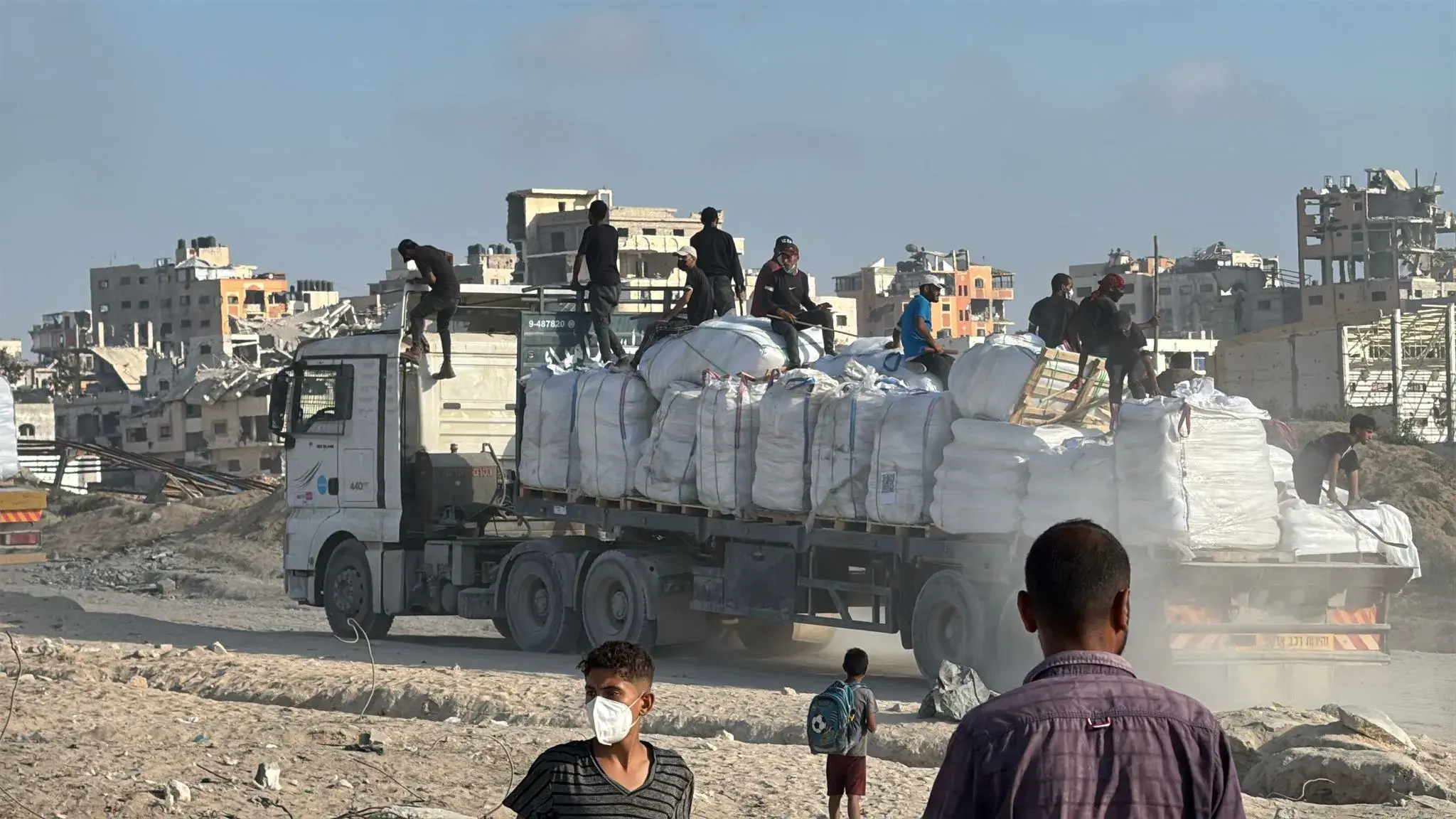 وثائق تثبت سرقة المساعدات الغربية